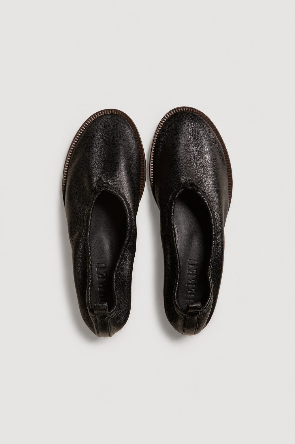 Puntera R Mid in Black